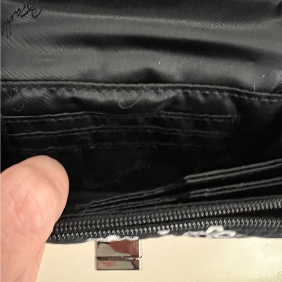 Vera Bradley Your Turn  Quilted Smartphone Wristlet - Picture 6 of 7